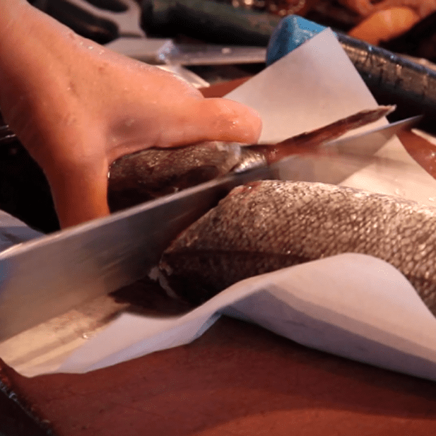preparation-decoupe-poisson-poissonnerie-paon